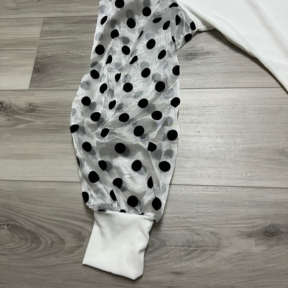 White top - Picture 2 of 4